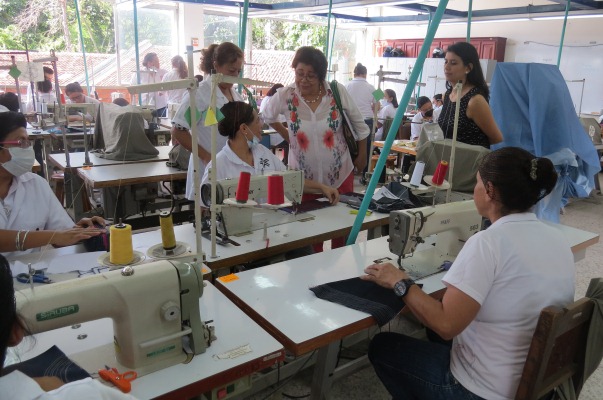 Empresarios del sector textil buscan mano de obra en el SENA