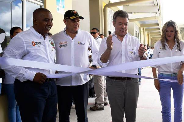 Desanude de la cinta por parte del Presidente Juan Manuel Santos, acto con el cual se inauguró la nueva sede industrial del Sena