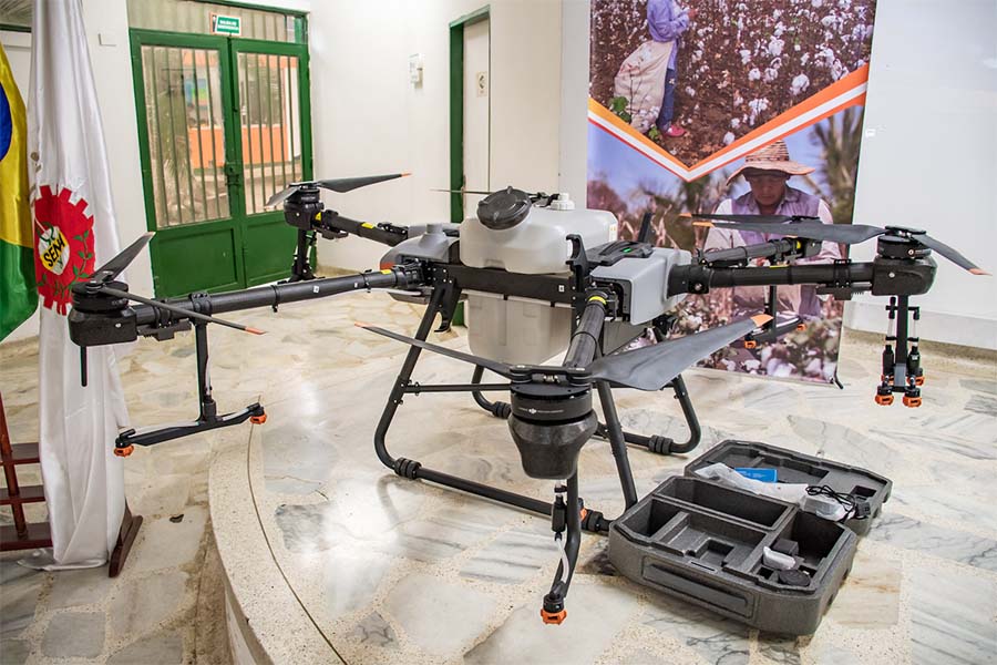 Este dron está diseñado para el trabajo con fertilizantes y pesticidas.