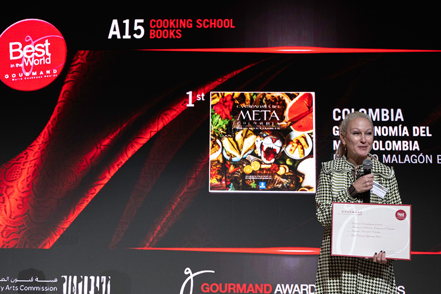 La cónsul María Paula Martínez Pérez exalta el premio obtenido por el SENA como el mejor de escuelas de cocina del mundo. Foto: 