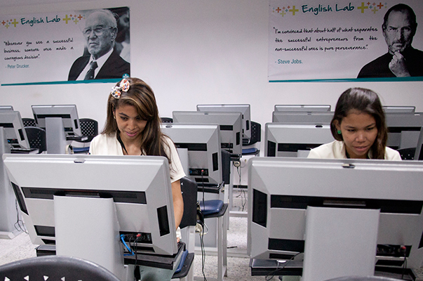 SENA invierte más de $25.000 millones en recursos digitales para la enseñanza de bilingüismo 