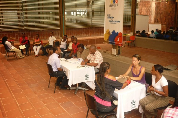Hoy, más de 3 mil ofertas de empleo para los colombianos