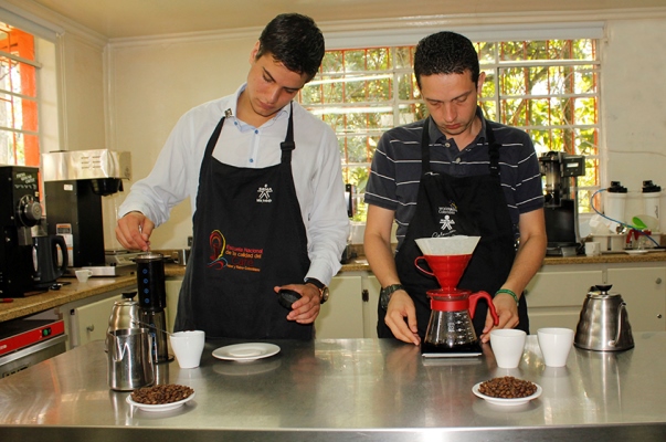El SENA cuenta con dos Entrenadores Internacionales de Café