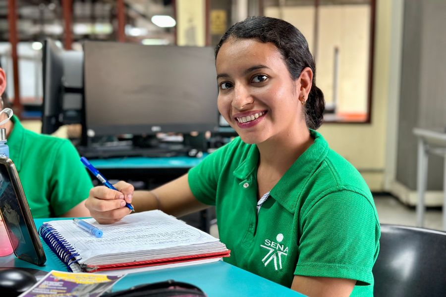 El SENA recibió con entusiasmo a más de 35 mil mujeres y hombres de todas las regiones del país que comenzaron su formación en l