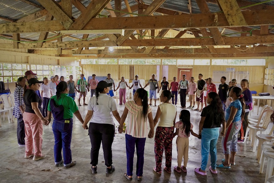 Habitantes de la comunidad de Arara junto a facilitadores de la estrategia CampeSENA participaron en un círculo de la palabra