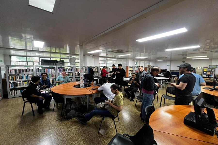 Aprendices en el club de conversación en el Centro de Comercio y Turismo FOTO 1-20226.jpeg