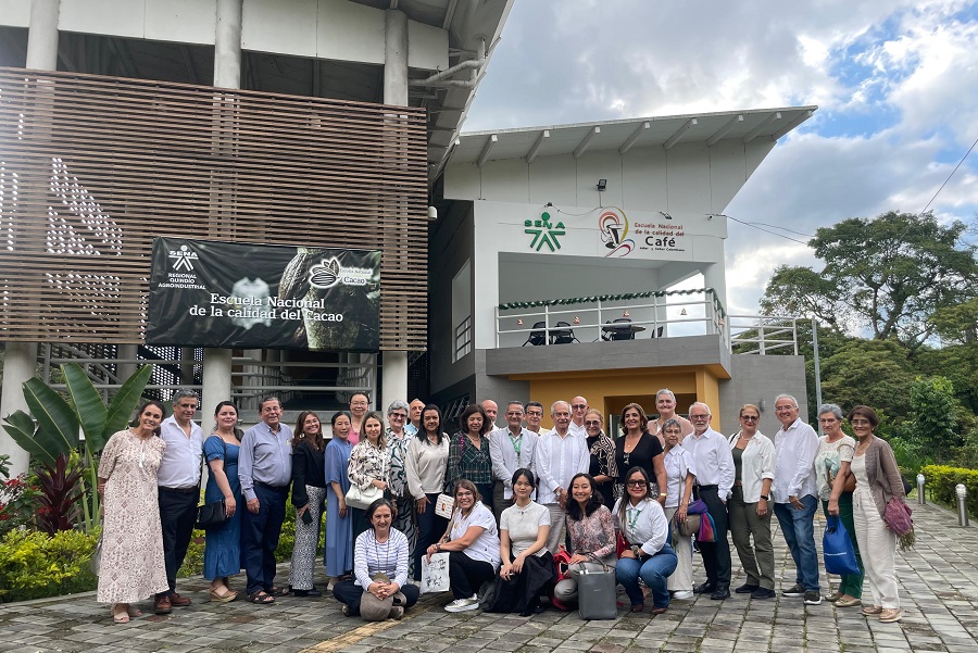 Los asistentes recorrieron los diferentes laboratorios de la Escuela Nacional para la Calidad del Café. 