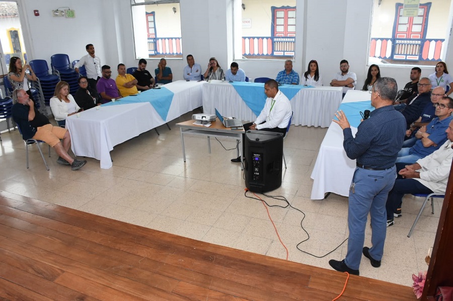  En los seis municipios participaron empresarios de diferentes sectores productivos.  