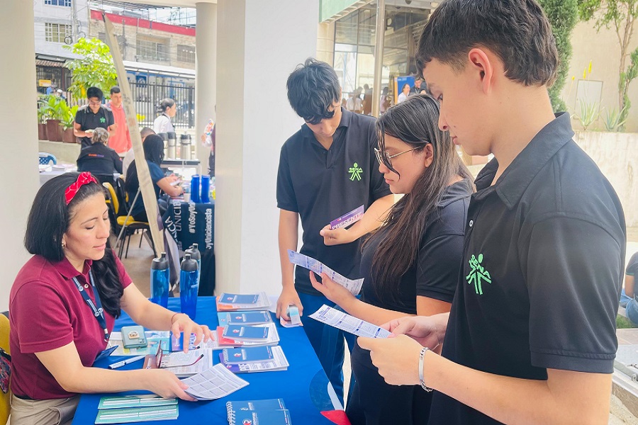 Jóvenes en Expo Egresado SENA 2024 un escenario de oportunidades y crecimiento  