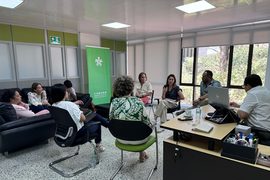  El director del SENA Regional Cesar, Eudes Zapata Sanjuan, sostuvo una importante reunión con Carolina Tenorio, representante g