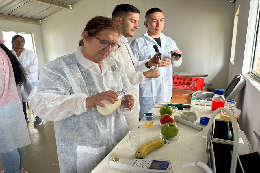 En-estos-escenarios-los-campesinos-se-acercan-a-un-laboratorio-itineante-FOTO-1.jpeg