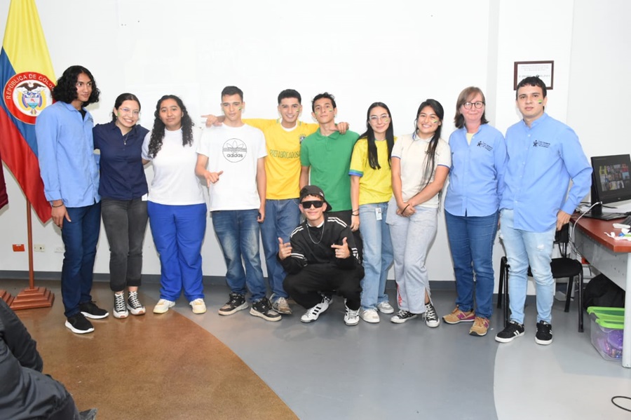 Aprendices beneficiados con la beca de formación en portugués expusieron ante sus compañeros su dominio en este idioma. 