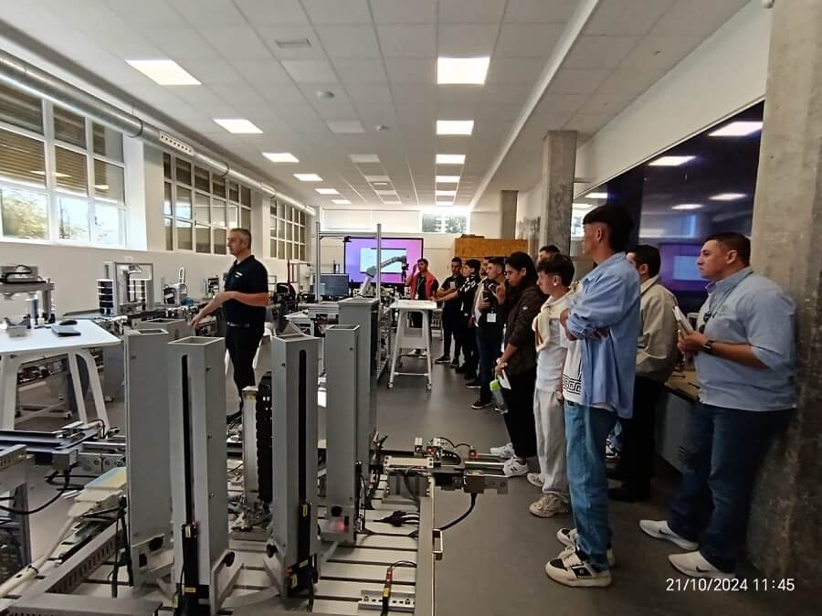 Aprendices de distintas regionales SENA viajaron al País Vasco para adquirir nuevos conocimientos en industrias 4.0.