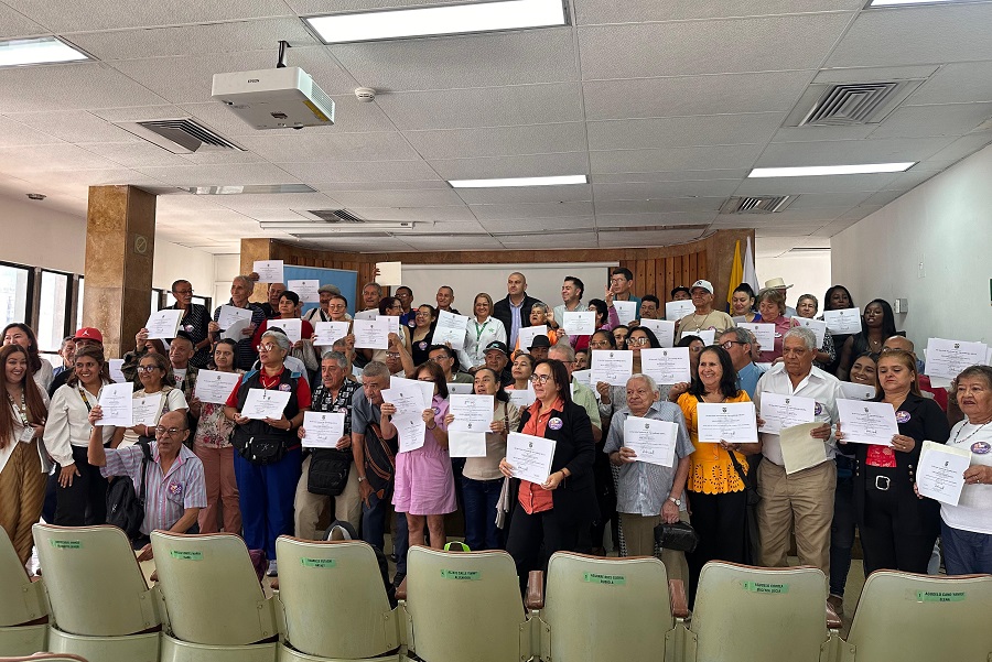 Foto 1 BP AN Loteras y loteros certificaron sus competencias-141025.jpeg