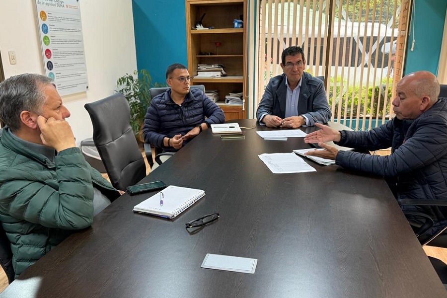 Encuentro entre el equipo de la Regional Nariño, dirigido por Bernardo Chamorro, y el asesor de la Gobernación de Nariño Olmedo 