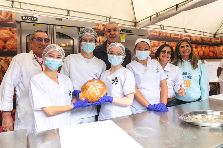 El SENA impulsa la economía de los barrios con la estrategia 'Full Popular'