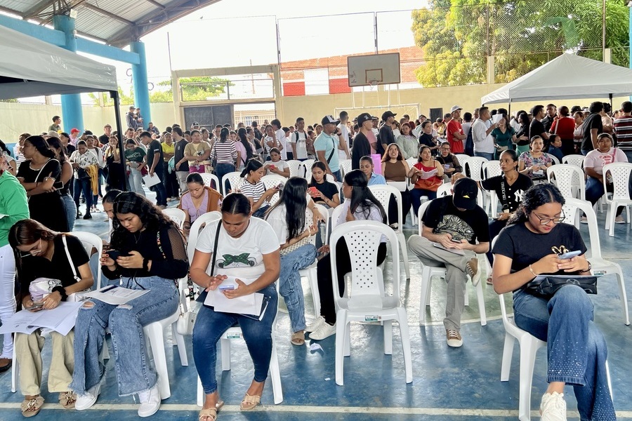 Gran participación en la Feria de Servicios del barrio La Granja en Montería, un espacio de cercanía, atención y oportunidades p