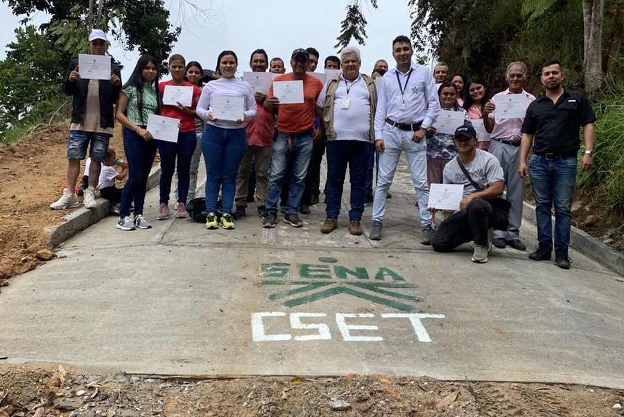 Foto 2 BP SAN SENA entrega placa huella-261225.jpg