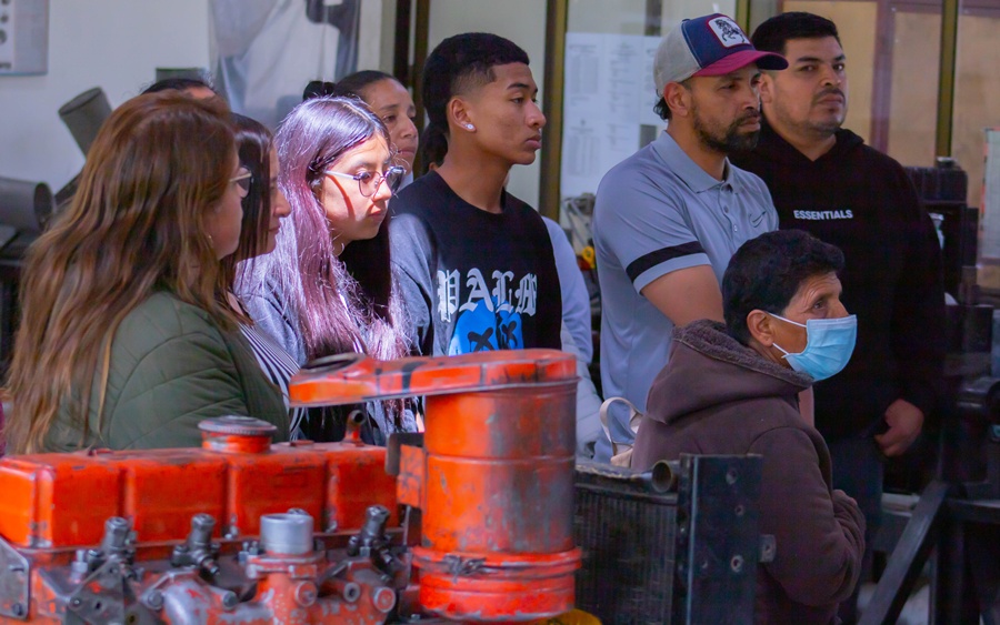 “El día de hoy contamos con la presencia de vendedores ambulantes y sus hijos con el fin de mostrarles el portafolio de nuestra 