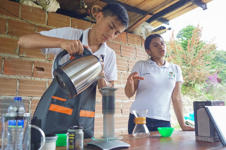 “Soy hijo de cafeteros y aprender todo el proceso del cultivo ha sido importante, porque es una actividad que quiero seguir ejer