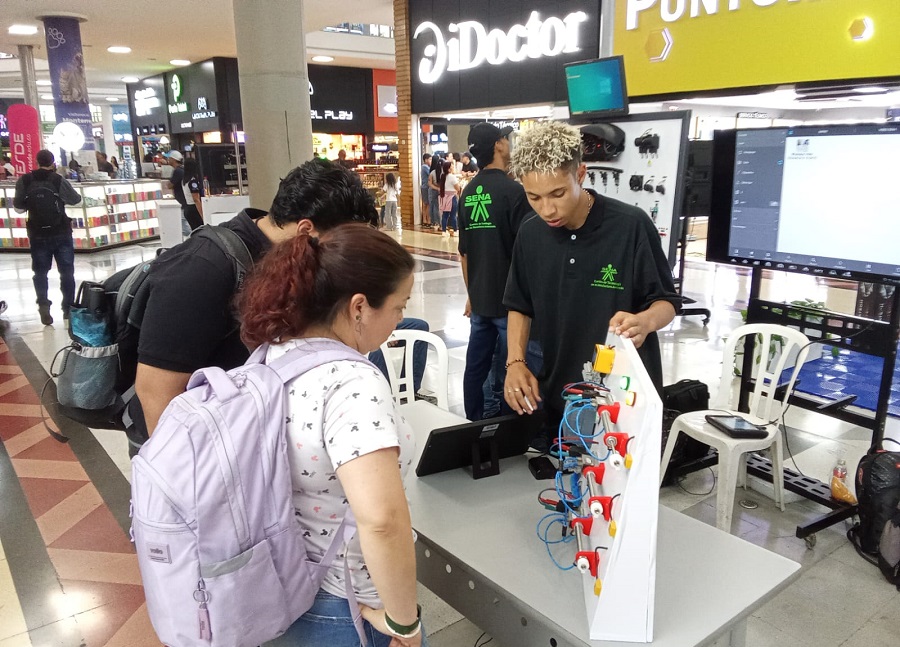 “Este tipo de espacios fortalecen la articulación entre la comunidad académica, el sector productivo y los procesos formativos, 