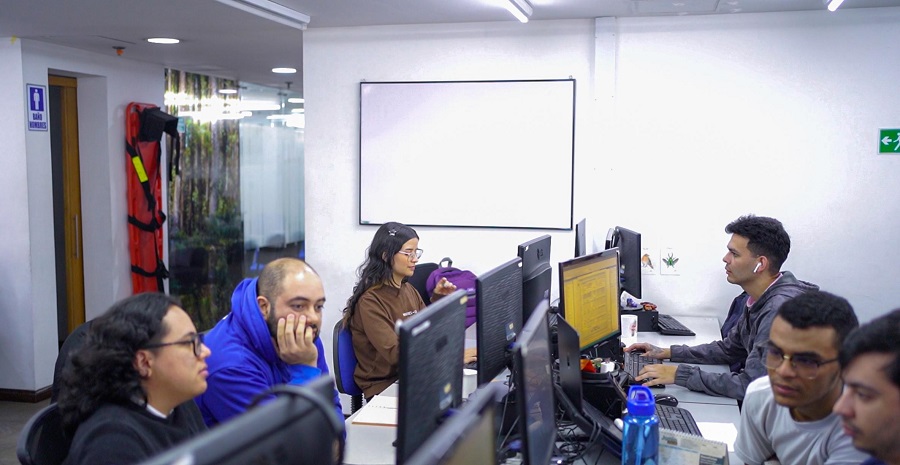 “Quise seguir estudiando luego de salir del SENA, este año empecé a buscar empleo a través de la plataforma de la APE, donde se 