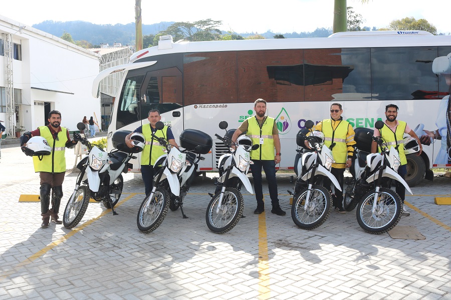 La entrega también incluyó cinco motocicletas para el Centro Industrial y del Desarrollo Tecnológico, ubicado en Barrancabermeja