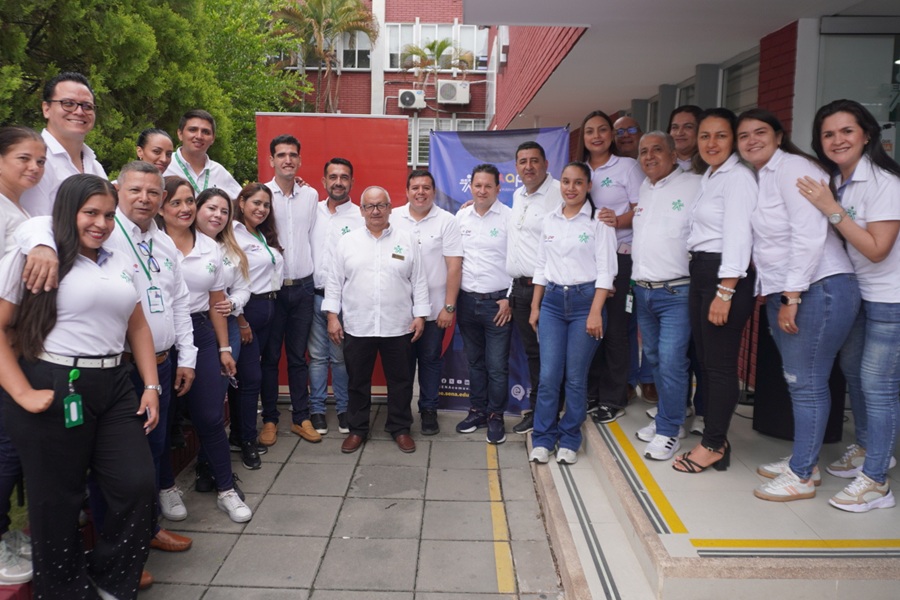 Imagen 1. Director del SENA Regional Huila y el equipo de la Agencia Pública de Empleo-15326.jp