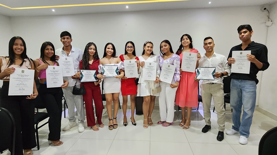 Los jóvenes agradecieron al SENA y a la Policía Comunitaria la oportunidad de formarse, ya que muchos, por sus precarias condici