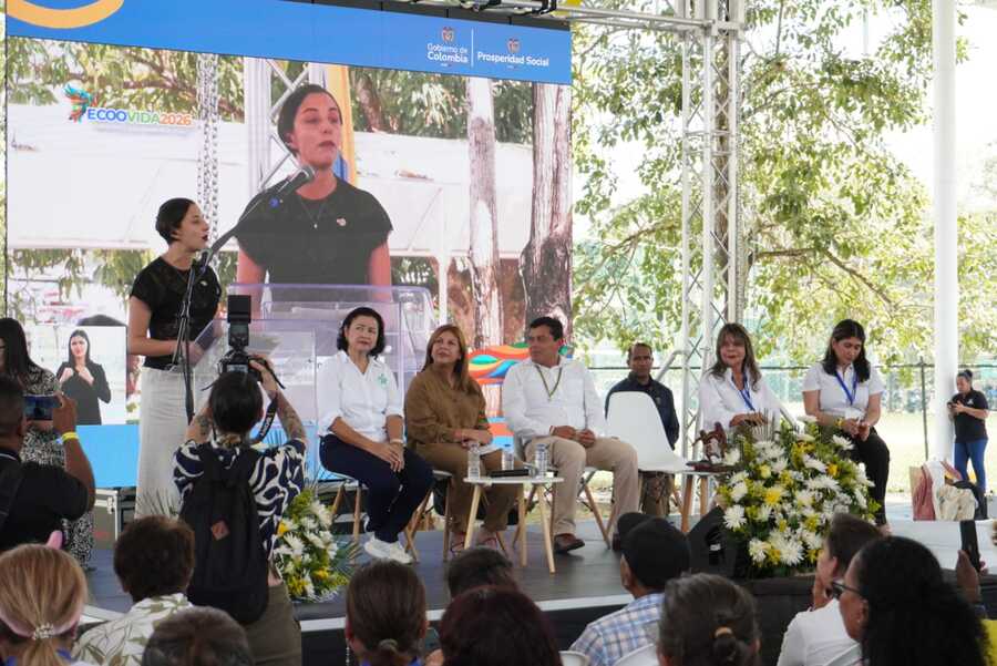La apertura del evento conto con la presencia de la Ministra de Agricultura Martha Carvajalino-2