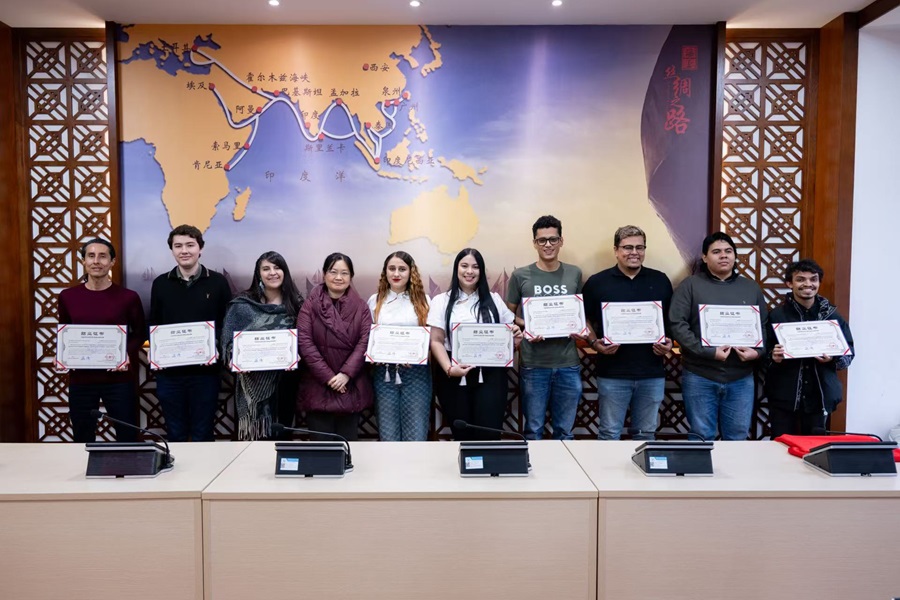 Más de 500 colombianos se han formado-16125.JPG