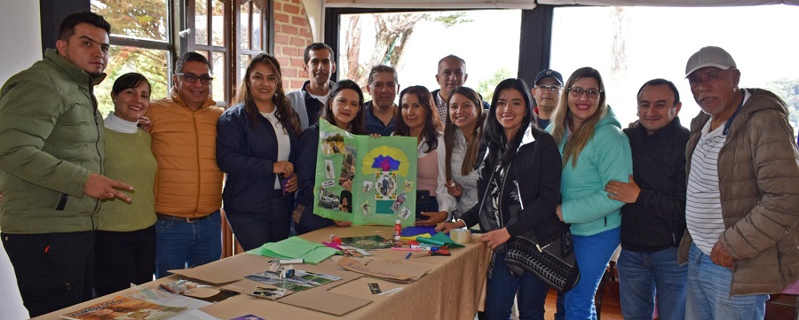 Durante la jornada, los participantes se organizaron en grupos con el objetivo de fortalecer habilidades blandas, entre ellas el