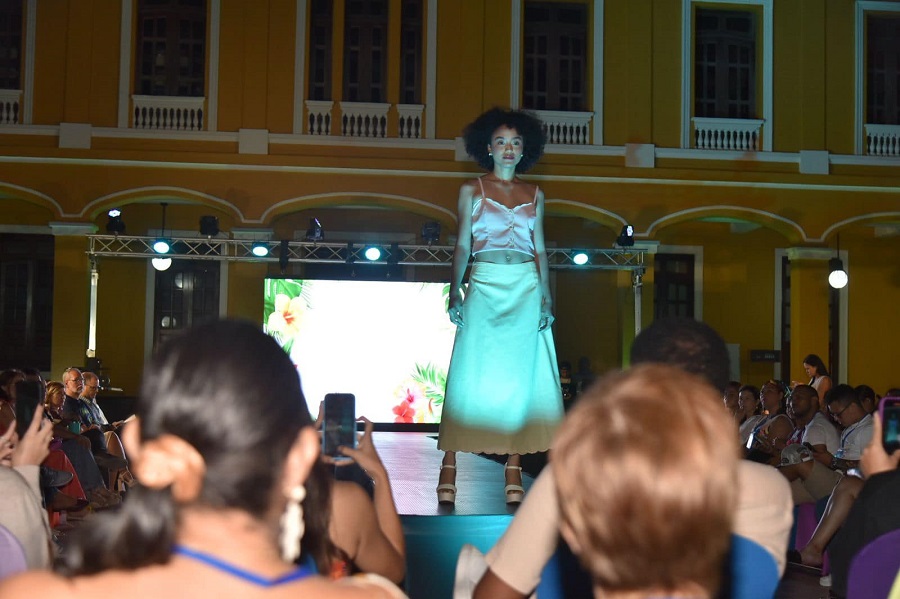 Pasarela ‘La Moda se Viste de Carnaval’, contó con la participación de 66 unidades productivas, 15 en pasarela y 10 en stands. 