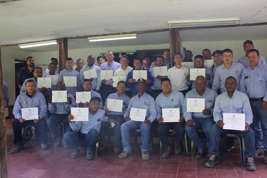 Trabajadores de UTEN certifican sus competencias en redes de baja tensión, reafirmando su compromiso con la seguridad y eficienc