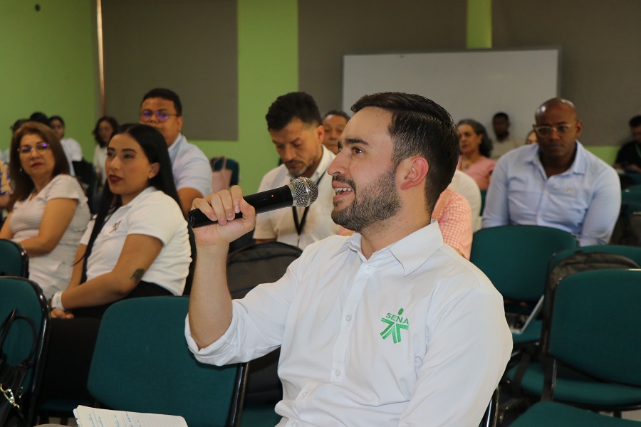  Los coordinadores regionales compartieron experiencias exitosas y discutieron la propuesta de laboralización del contrato de ap