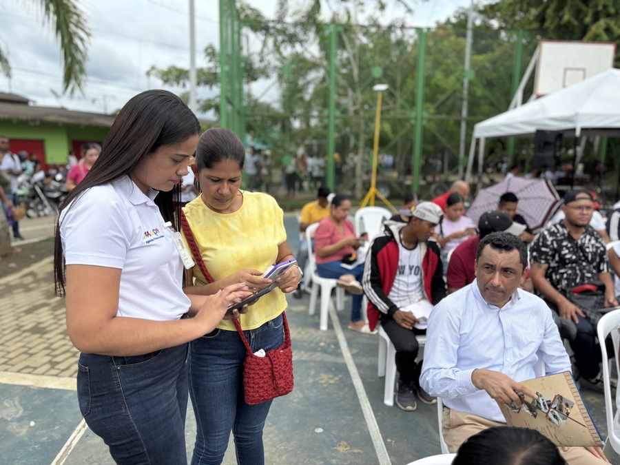 Durante la jornada, los asistentes recibieron orientación ocupacional, apoyo en la postulación a las vacantes disponibles y acom