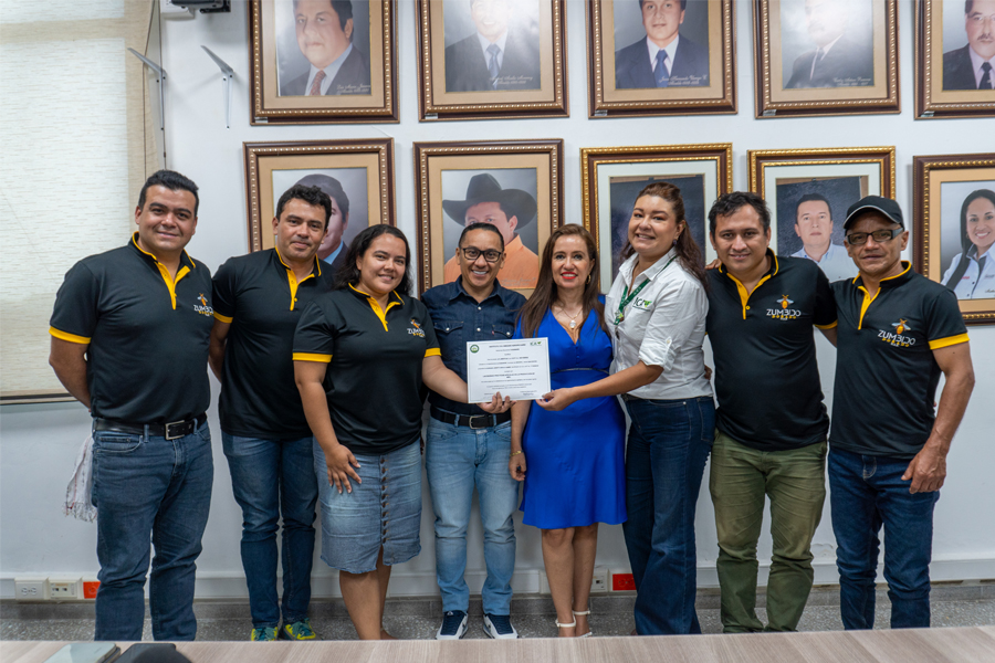 Zumbido Dorado-17326.jpeg