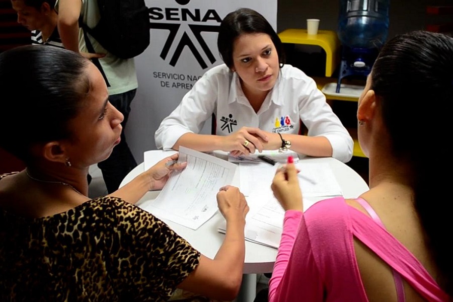 La Agencia Pública de Empleo del SENA conecta a los ciudadanos con oportunidades laborales en el exterior.