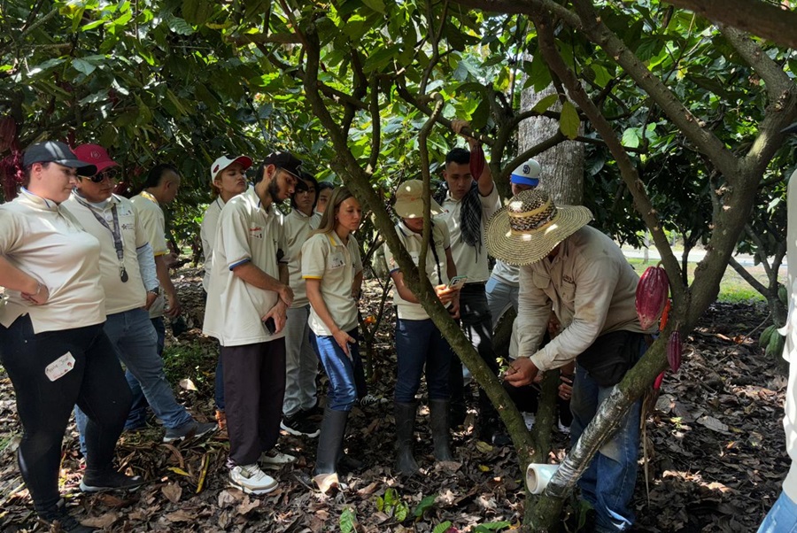“La visita fue altamente enriquecedora para los aprendices, quienes demostraron un gran interés y compromiso con su proceso de f