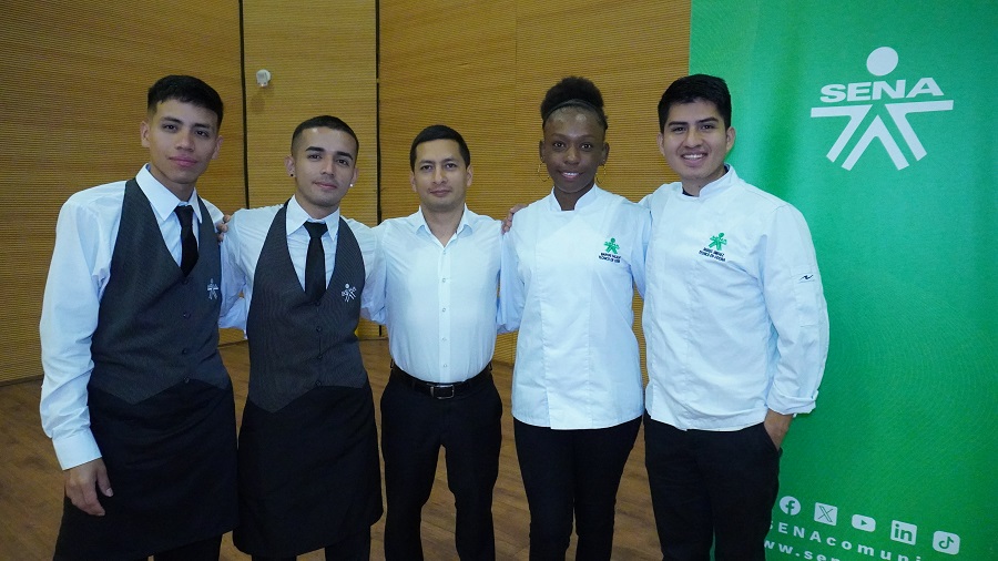 “Esta oportunidad abrió mi mente, me sacó de mi zona de confort y me reta tanto personal como profesionalmente”, afirmó Andrés, 