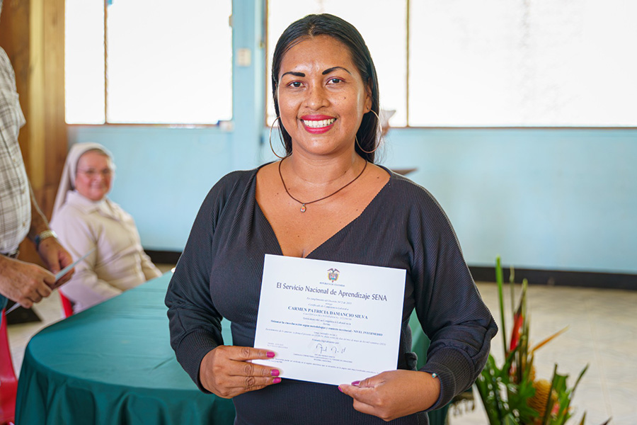 Docente certificada. La etnoeducación es un enfoque educativo que reconoce, comprende y respeta las cosmovisiones, valores y prá