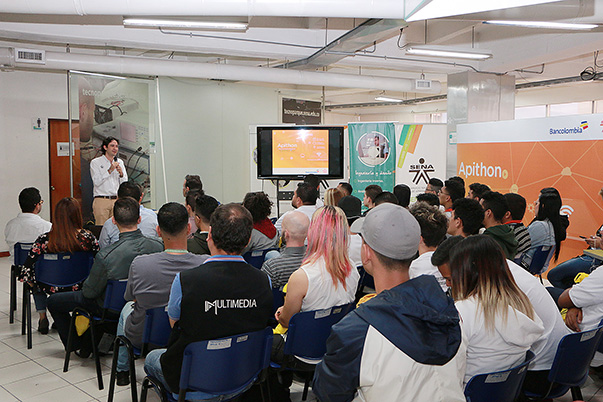 100 aprendices SENA participan en la Apithon Bancolombia  