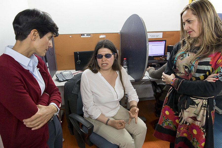 El programa Inclusión laboral para personas con discapacidad visual -ÁGORA, cumple una década en Colombia brindando orientación 