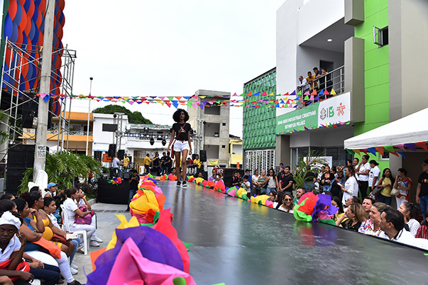 Las calles de Barrio Abajo, en Barranquilla, se pintan de economía naranja