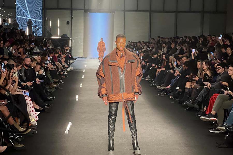 José Julián Guerrero, egresado del SENA, fue uno de los diseñadores más destacados del Bogotá Fashion Week.