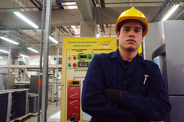 Cada vez más egresados del SENA encuentran un trabajo digno y formal