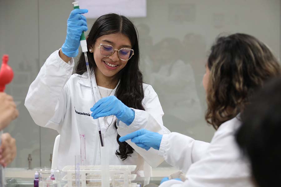 Los sueños de Alba Sofía Romero, una de las 35 niñas colombianas que viajarán a la Nasa, no tienen límites en el tiempo ni el es