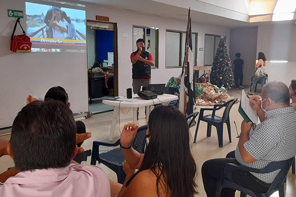 100 funcionarios de Santander se capacitaron en lengua de señas colombiana