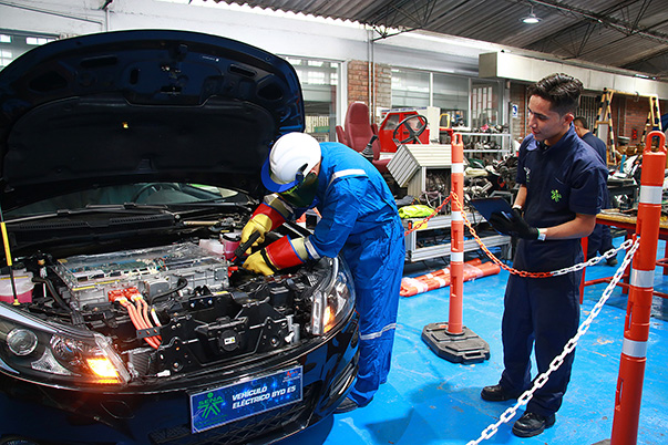 El SENA moderniza la formación automotriz en Norte de Santander