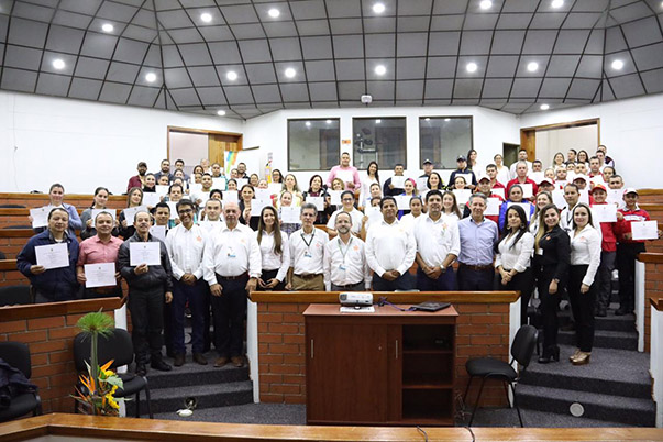 Trabajadores de empresas e independientes certifican su experiencia